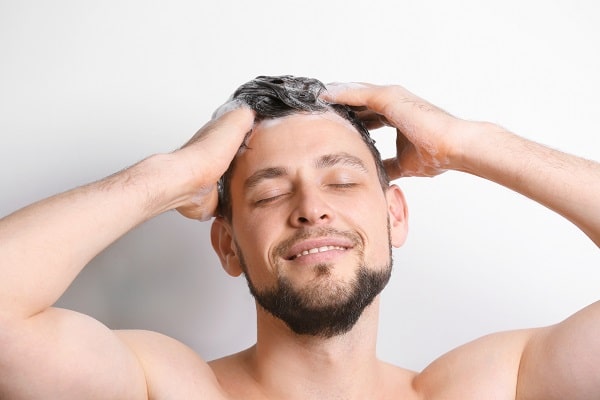 Massagem couro cabeludo